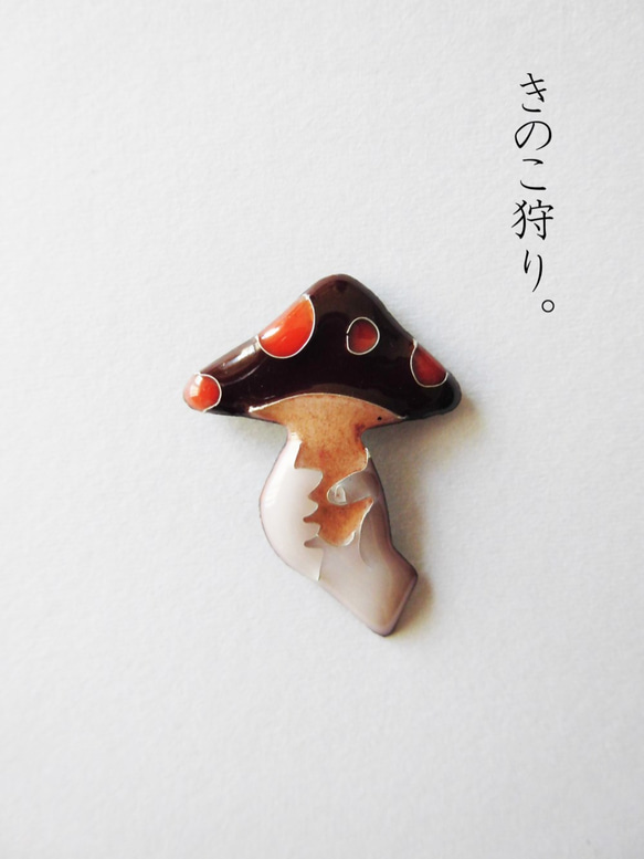 mushroom brooch pins.(brown+red) 1枚目の画像