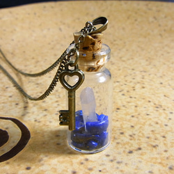 チベット水晶とラピスのボトルネックレス 1枚目の画像
