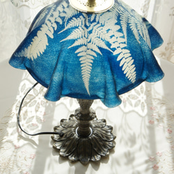 ボタニカルな青写真のテーブルランプ 2枚目の画像
