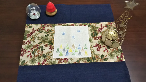 クリスマスランチョンマット もみの木刺繍 ２点セット 1枚目の画像