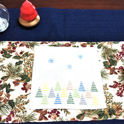 クリスマスランチョンマット もみの木刺繍 ２点セット 2枚目の画像