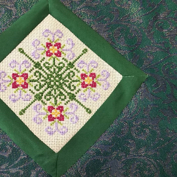花刺繍のウォールポケット (収納もおしゃれに) 5枚目の画像