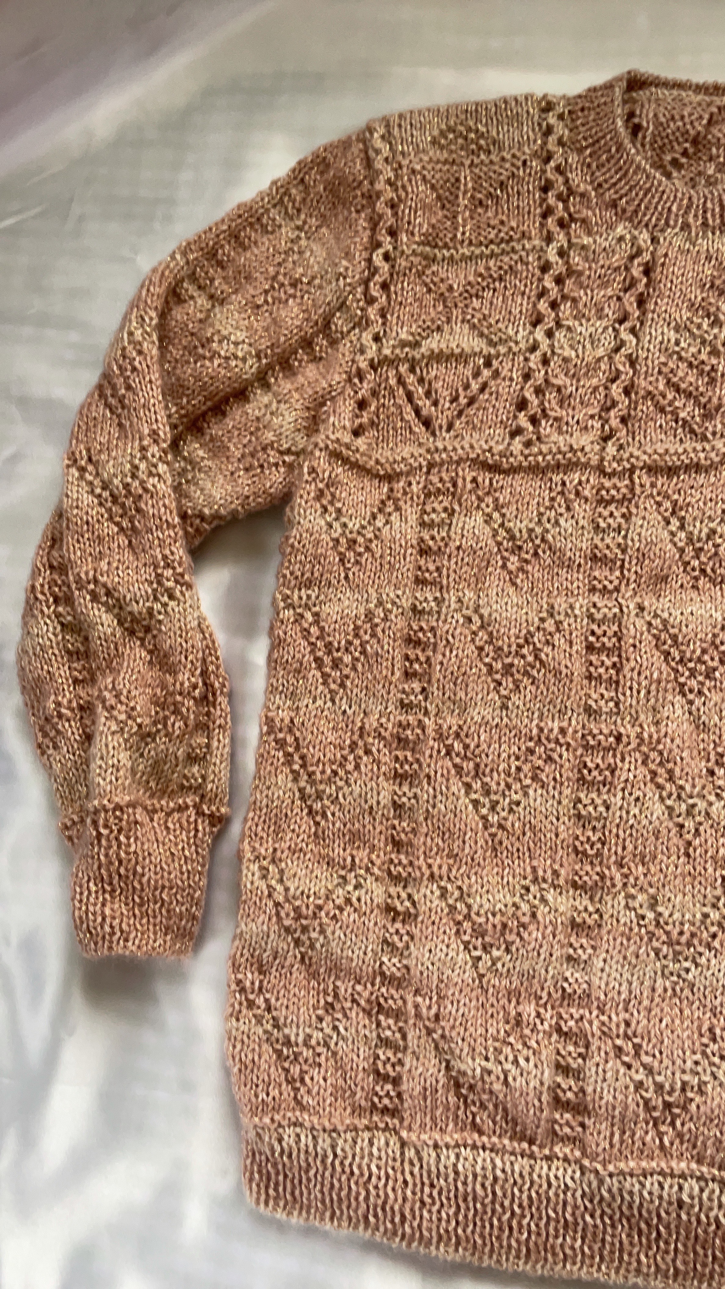 ベージュセーター