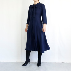 『授乳服』通年着用できるジョーゼット プリーツボウタイリボンワンピ 紺【Ｍ】フォーマル結婚式 KMC-J 073658 4枚目の画像