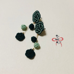 【再出品】【送料無料（定形外郵便）】水引ピアス　梅結び・玉結びコラボ《松色&青磁色》 2枚目の画像
