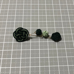 【再出品】【送料無料（定形外郵便）】水引ピアス　梅結び・玉結びコラボ《松色&青磁色》 3枚目の画像
