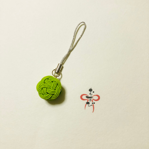 送料無料（定形外郵便）】水引マカロンストラップ《若草色〜ピスタチオ