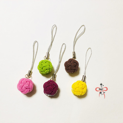 送料無料（定形外郵便）】水引マカロンストラップ《若草色〜ピスタチオ