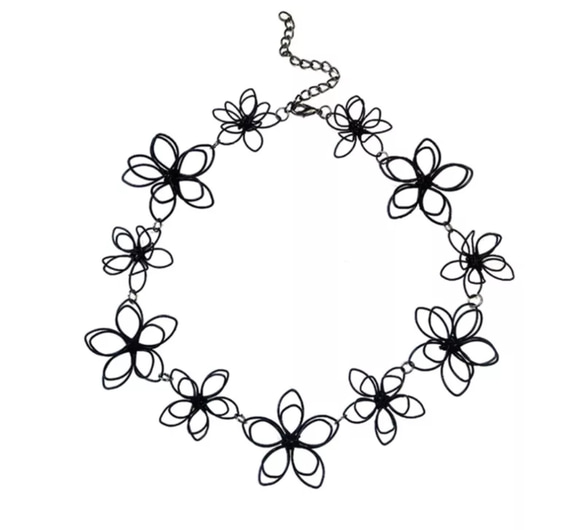 花のネックレス ワイヤーネックレス クールなブラックカラー  細め クリーマ限定 3枚目の画像