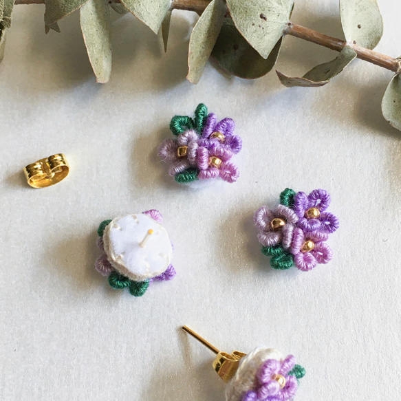 小さな紫陽花の手刺繍ピアス/イヤリング　紫　梅雨 7枚目の画像
