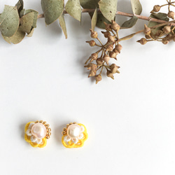 レモンスカッシュカラーの刺繍ピアス/イヤリング　バロックパール　檸檬 3枚目の画像