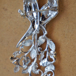 Silver925 サファイヤ　オカメインコと花のブローチペンダント 4枚目の画像