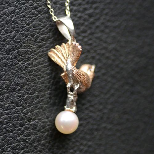 シルバー・パール・サファイヤ コマドリペンダント ネックチェーン付き