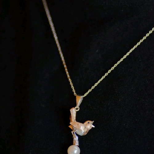 シルバー・パール・サファイヤ コマドリペンダント ネックチェーン付き