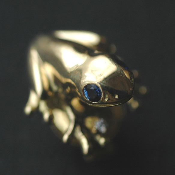K18 ゴールド　サファイヤ　ダイヤ使用　カエルのピンブローチ 4枚目の画像