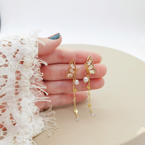 1339☆蝶 バタフライロングピアス アレルギー対応 ピアス（スタッド 