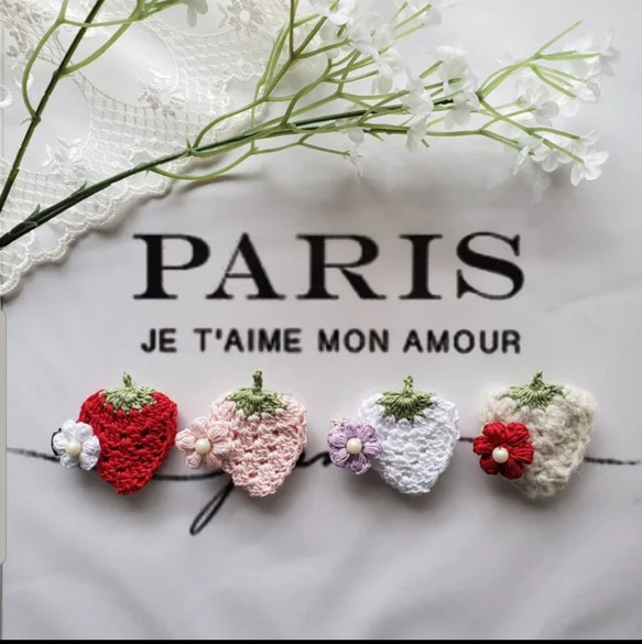 大きな手編みのイチゴとお花のピン＊ベビー&キッズヘアクリップピン