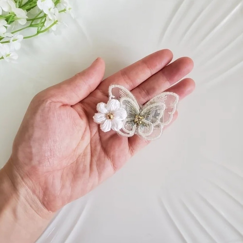 ♡刺繍ちょうちょ♡ベビーヘアクリップ 0_384174b9fb50f3a2f48fb4441b7f
