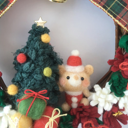 ♪くまちゃんサンタの楽しいクリスマスリース♪ 飾り　羊毛フェルト　フラワー　フェルト　壁掛け　クリスマス　 2枚目の画像