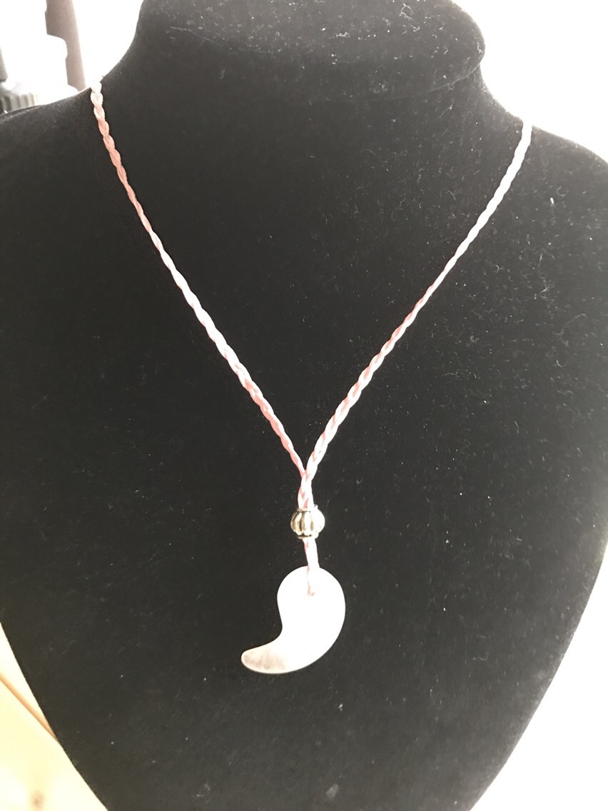 ローズクォーツ勾玉マクラメ編みネックレス
