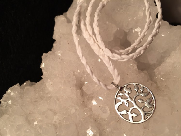 ＊再々再々販!!＊■成長や繁栄のお守り■Ｗｈｉｔｅ■　 tibetan silver　tree design　ネックレス 1枚目の画像