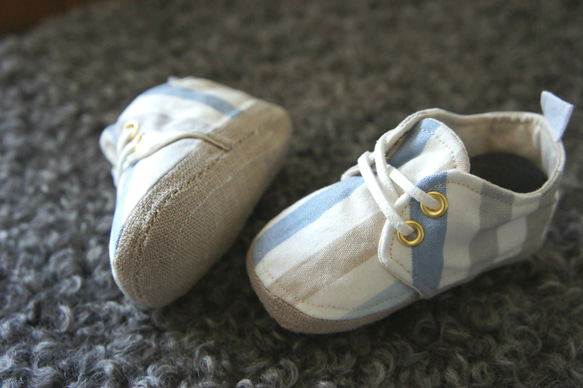 赤ちゃんサイズのスニーカー/light blue stripe 2枚目の画像