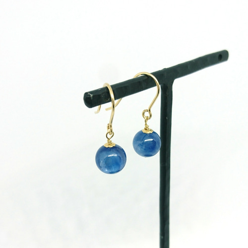 宝珠（ほうじゅ）お守りピアス｜14kgf カイヤナイトAAA 藍晶石 群青色