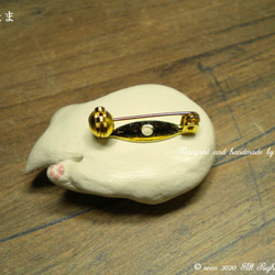 SALE✨三毛猫【和猫のブローチ『あんみつ』帯留加工承ります】眠り猫 アンモニャイト 肉球 ペットロス うちの子ブローチ 10枚目の画像