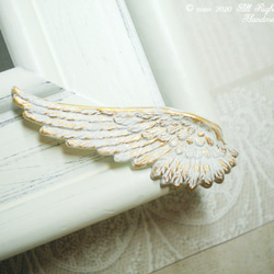 再販❆受注制作 アンティーク加工＋手描き❆『天使の忘れもの』翼のブローチ/帯留❆スノーホワイト×ゴールド 天使の羽 白鳥 5枚目の画像