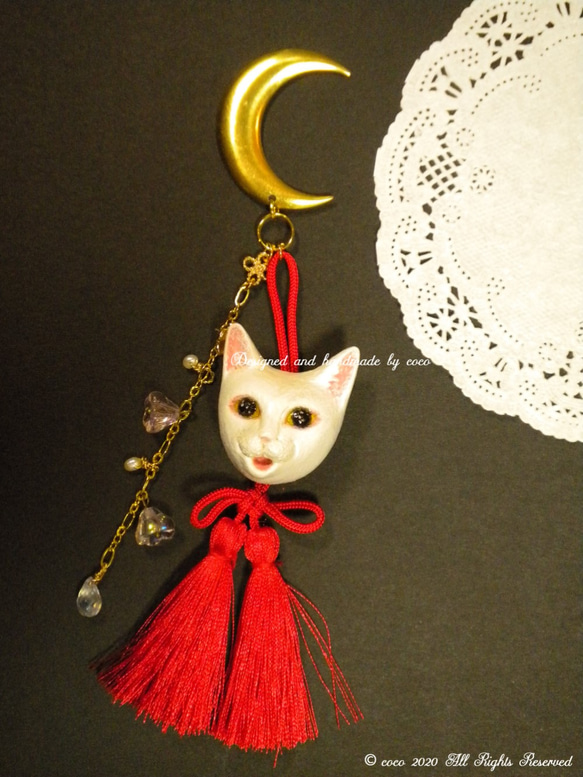 和猫『命婦(みょうぶ)～桜月夜』の根付/帯飾り2wayストラップ 猫 侍 ムーンストーン 淡水真珠 14kgf 白猫 1枚目の画像