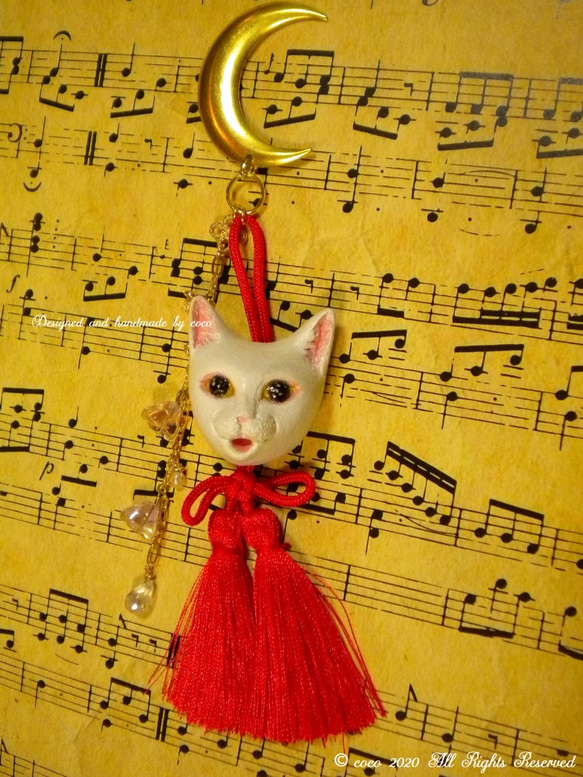 和猫『命婦(みょうぶ)～桜月夜』の根付/帯飾り2wayストラップ 猫 侍 ムーンストーン 淡水真珠 14kgf 白猫 6枚目の画像