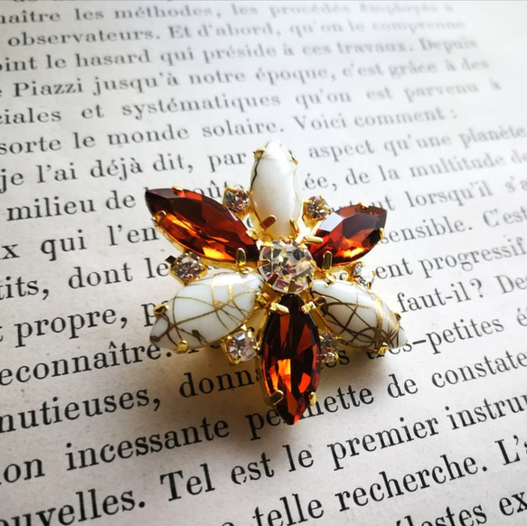 Snow Flower Brooch White Gold 1920&#39;s German Vintage Glass 第2張的照片