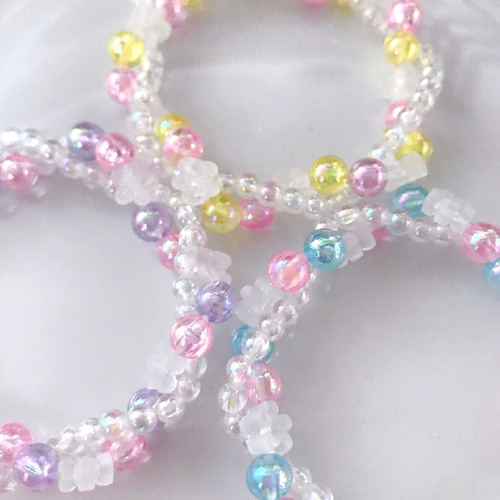 白いお花とキラキラ✩キッズブレスレット(キッズ・子供・キッズ