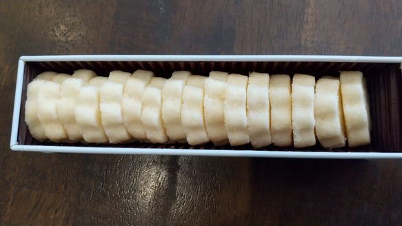 ☆カルピスバターのショートブレッド缶　プレーン（お菓子のミカタ・ビジュー缶スール） 2枚目の画像