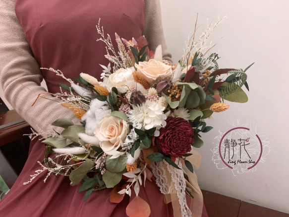 【森林系捧花】經典款客製捧花 / 韓式圓形捧花 / 結婚 / 婚禮 /拍照捧花 第4張的照片