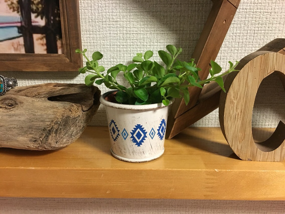 Antique pot white 1枚目の画像