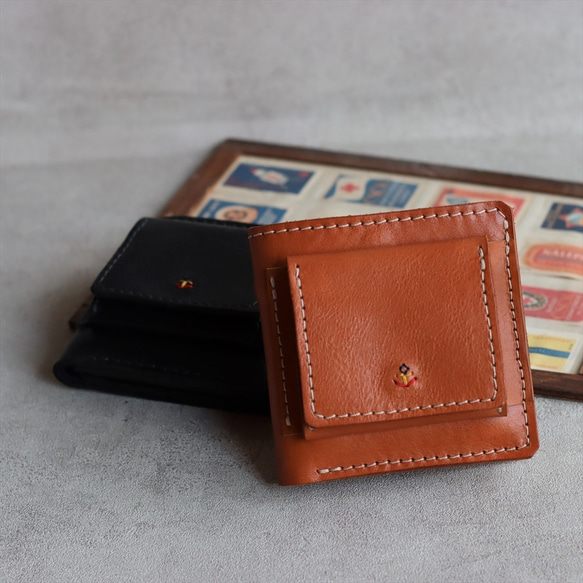 /送料無料/　紙幣もカードも分けられる二つ折り財布　BOX型小銭入で多収納❗　●糸色変更無料　●名入れ有料　g-54 3枚目の画像