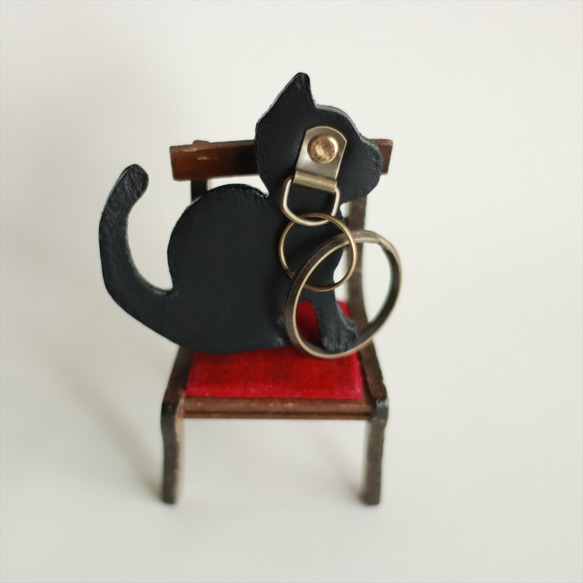 /送料無料/　愛猫3匹を育てる作り手が考案した猫型キーホルダー⚓　首輪は色違いの革仕様　ac-32-c 6枚目の画像