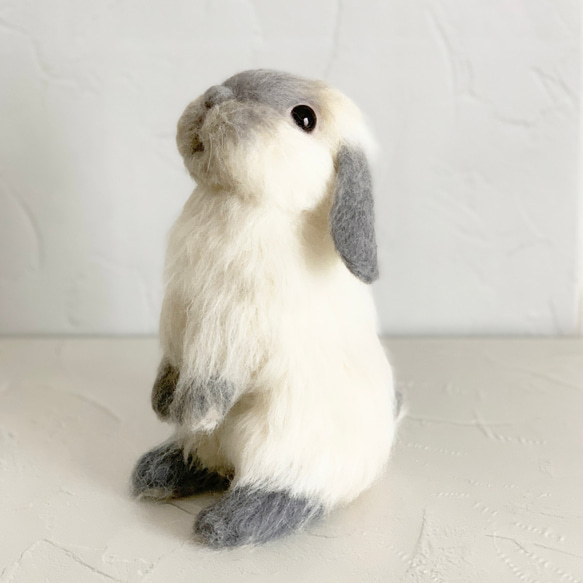 羊毛フェルト うさぎのアート作品 ダイソーの羊毛フェルトアソートでうさぎを作ってみた解説 - YouTube