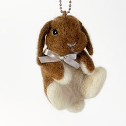 羊毛氈兔子包小飾物Holland Drop棕色｜鑰匙扣帶公仔 第1張的照片