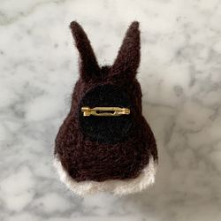 羊毛氈兔胸針黑水獺｜荷蘭矮人羊毛兔胸針配件 第4張的照片