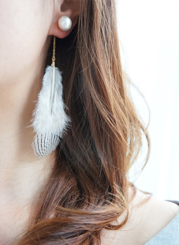 2WAY stripe feather earring　（樹脂イヤリング） 2枚目の画像