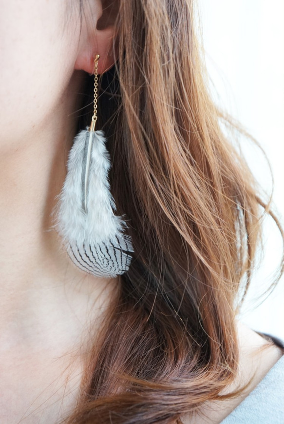 2WAY stripe feather earring　（樹脂イヤリング） 3枚目の画像