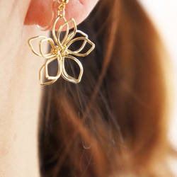 花朵夾式耳環（樹脂夾式耳環） 第4張的照片