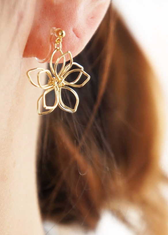 花朵夾式耳環（樹脂夾式耳環） 第4張的照片