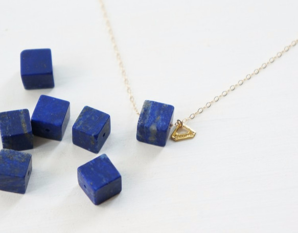 K14gf lapis lazuli cube necklace 1枚目の画像