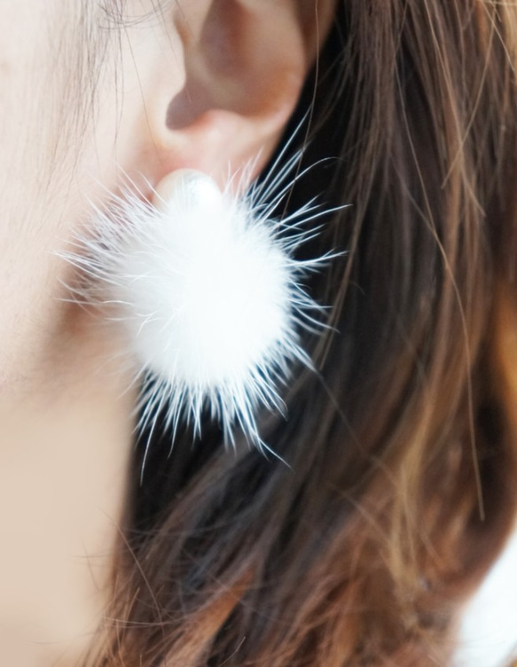 minkfurball earring white 第1張的照片
