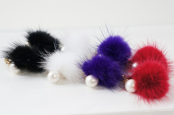 minkfurball earring red 3枚目の画像