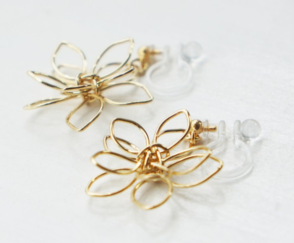 flower earring　（樹脂イヤリング） 2枚目の画像