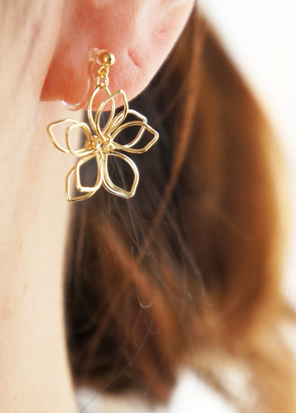 flower earring　（樹脂イヤリング） 3枚目の画像